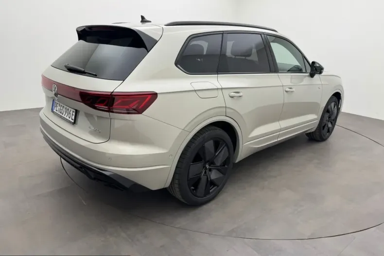 Volkswagen Touareg din 2025 cu 4.900 km - oferta VOL201494 - foto 4