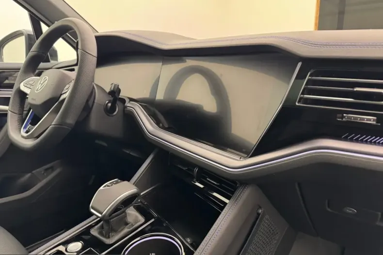 Volkswagen Touareg din 2025 cu 4.900 km - oferta VOL201494 - foto 6