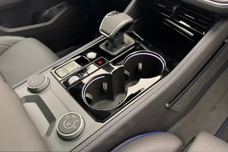 Volkswagen Touareg din 2025 cu 4.900 km - oferta VOL201494 - foto 11