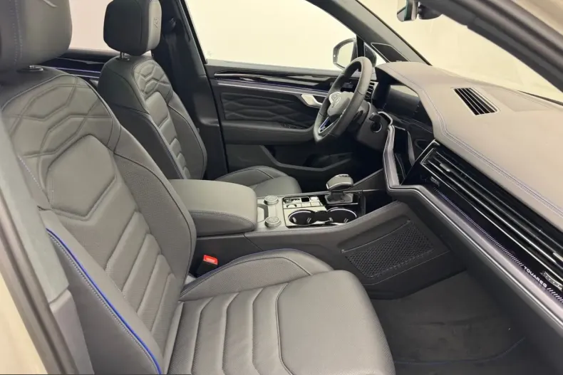 Volkswagen Touareg din 2025 cu 4.900 km - oferta VOL201494 - foto 12