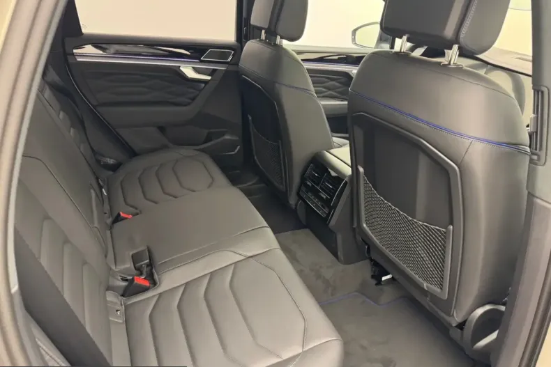 Volkswagen Touareg din 2025 cu 4.900 km - oferta VOL201494 - foto 17