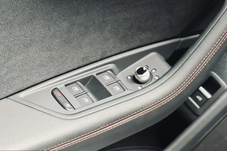 Audi A4 din 2023 cu 3.484 km - oferta AUD201495 - foto 24