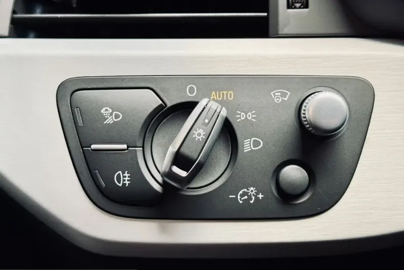 Audi A4 din 2023 cu 3.484 km - oferta AUD201495 - foto 40