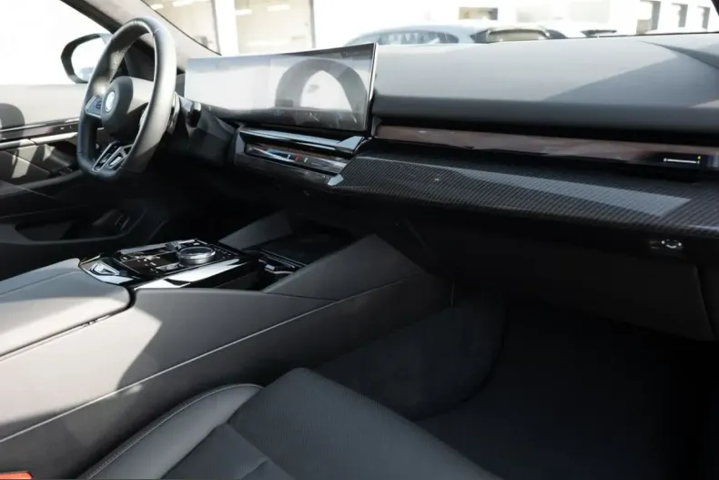 BMW 550 (Seria 5) din 2025 cu 20.596 km - oferta BMW201500 - foto 4