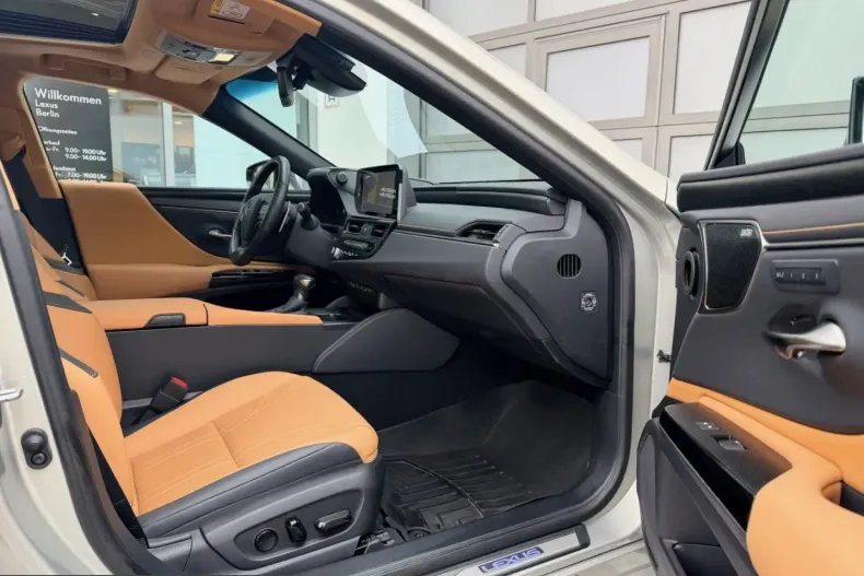 Lexus ES 300 din 2023 cu 36.909 km - oferta LEX201521 - foto 6