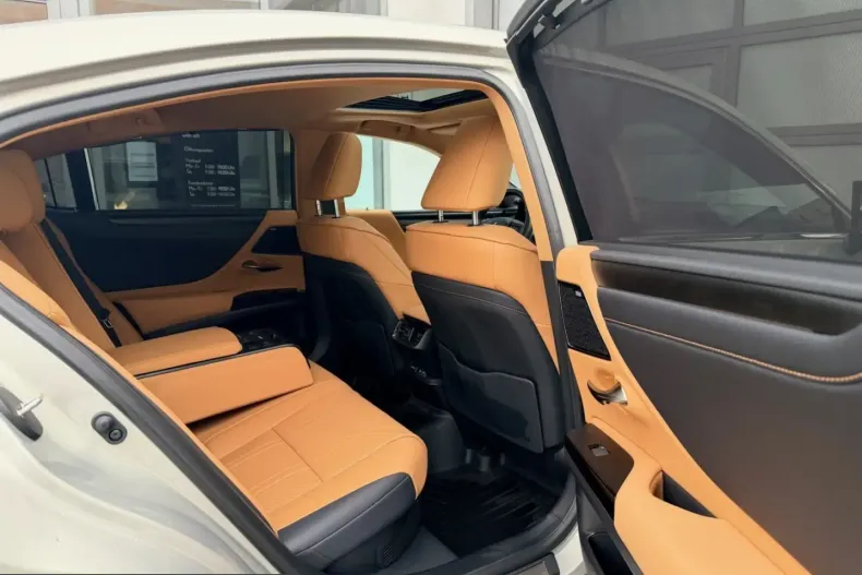 Lexus ES 300 din 2023 cu 36.909 km - oferta LEX201521 - foto 7