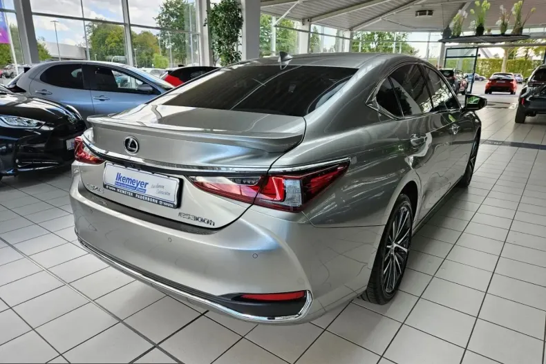 Lexus ES 300 din 2024 cu 10.880 km - oferta LEX201524 - foto 2