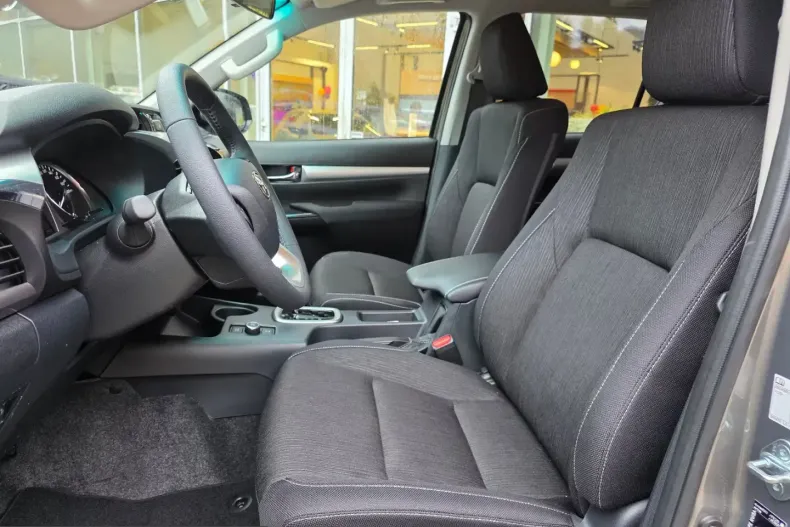 Toyota Hilux din 2026 cu 15 km - oferta TOY201533 - foto 4