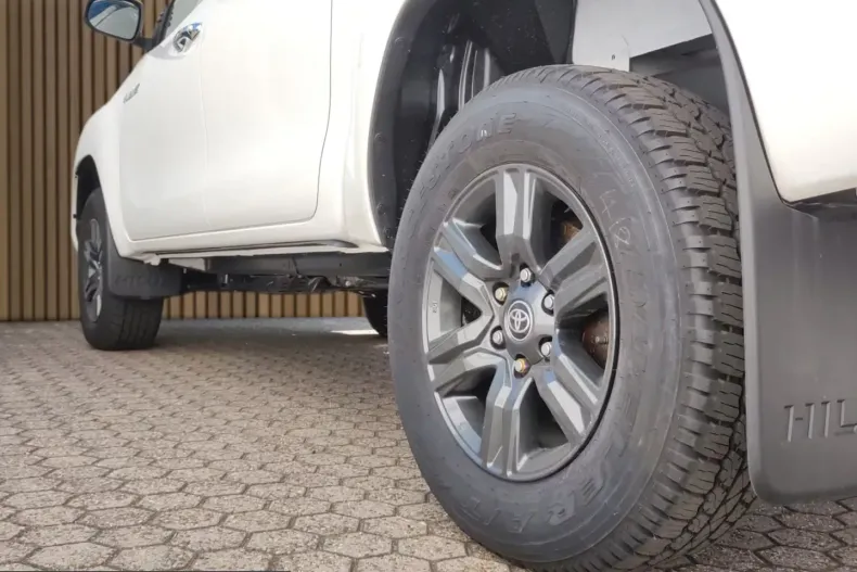 Toyota Hilux din 2025 cu 50 km - oferta TOY201535 - foto 3