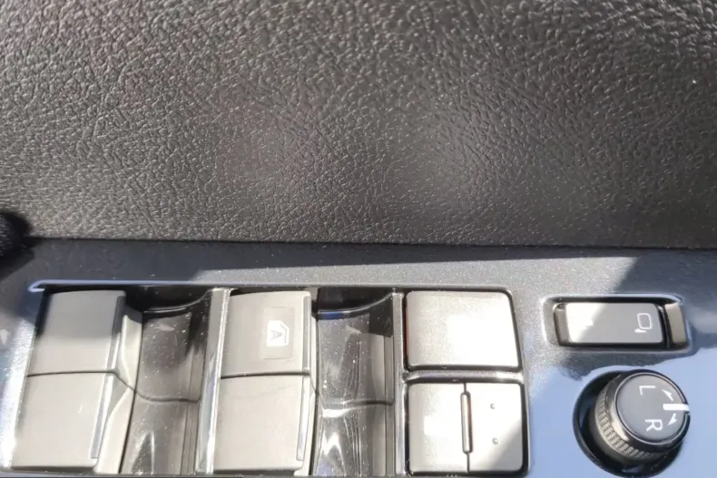 Toyota Hilux din 2025 cu 50 km - oferta TOY201535 - foto 4