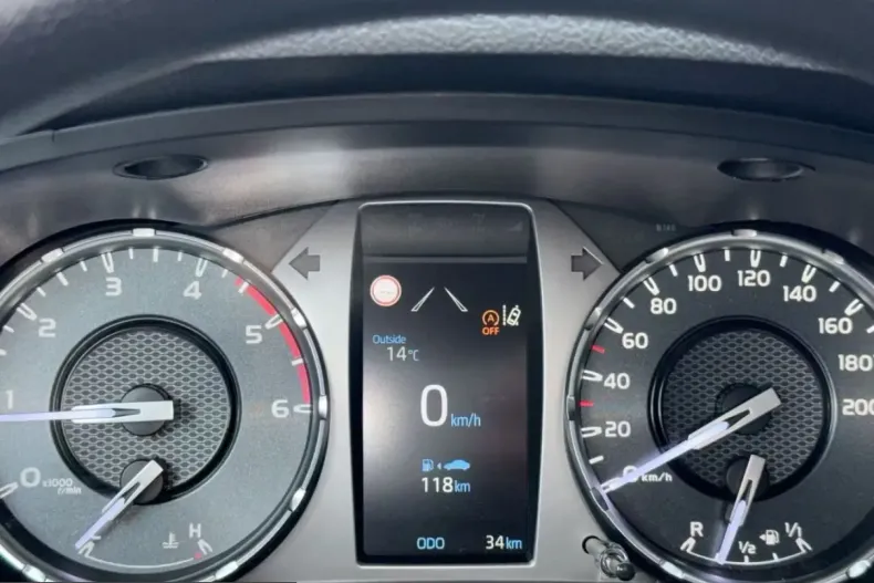 Toyota Hilux din 2026 cu 50 km - oferta TOY201540 - foto 4