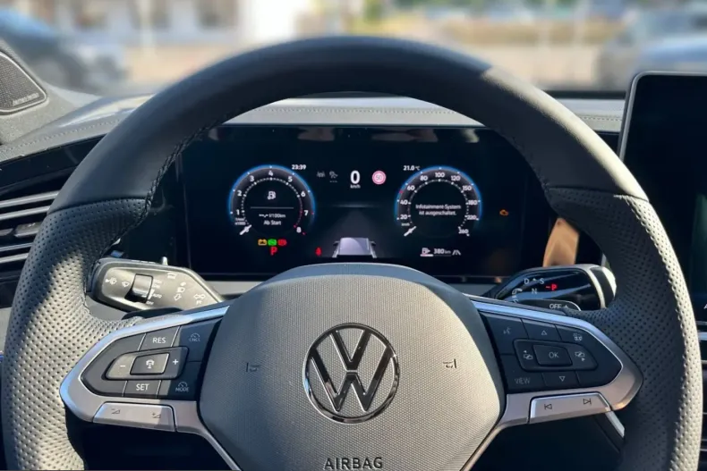 Volkswagen Tiguan din 2025 cu 9.900 km - oferta VOL201552 - foto 8