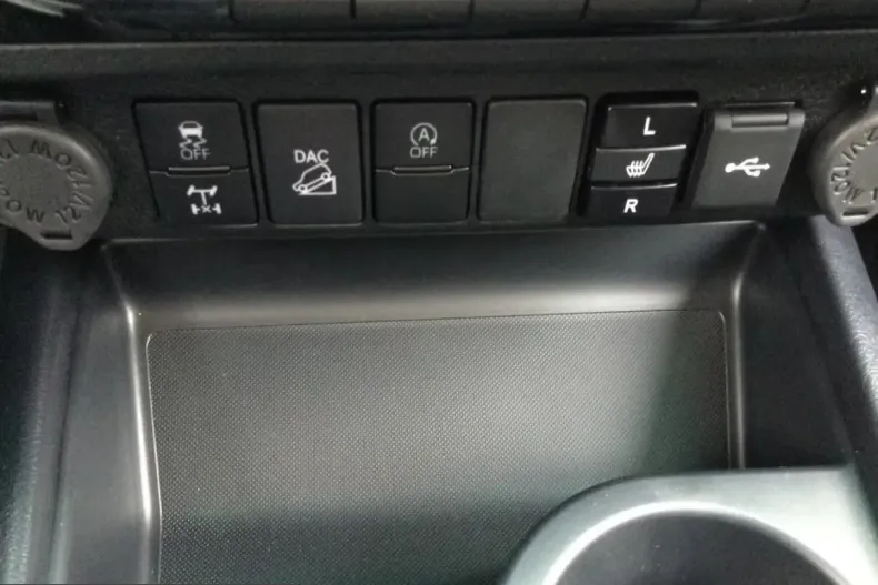 Toyota Hilux din 2025 cu 20 km - oferta TOY201559 - foto 15