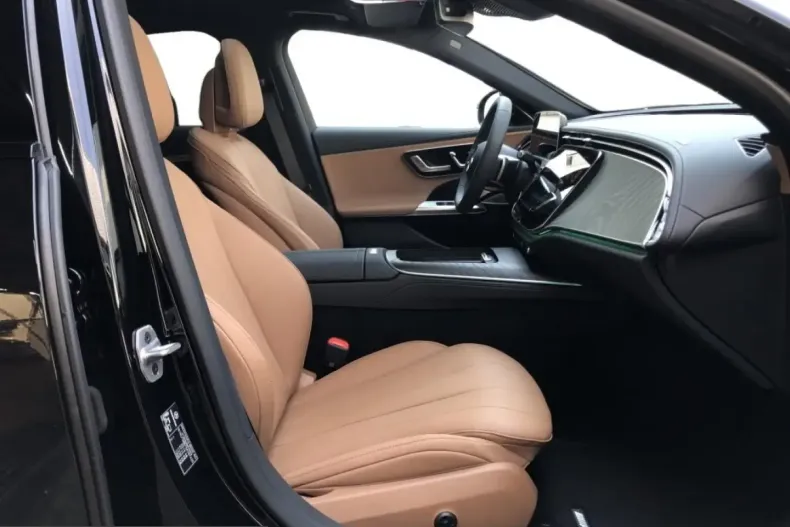 Mercedes-Benz E 200 (Clasa E) din 2025 cu 10.730 km - oferta MER201578 - foto 3