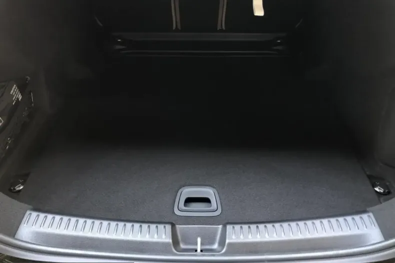 Mercedes-Benz E 200 (Clasa E) din 2025 cu 10.730 km - oferta MER201578 - foto 12