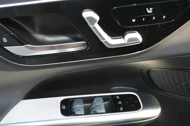 Mercedes-Benz GLC 300 (Clasa GLC) din 2026 cu 15.000 km - oferta MER201594 - foto 17