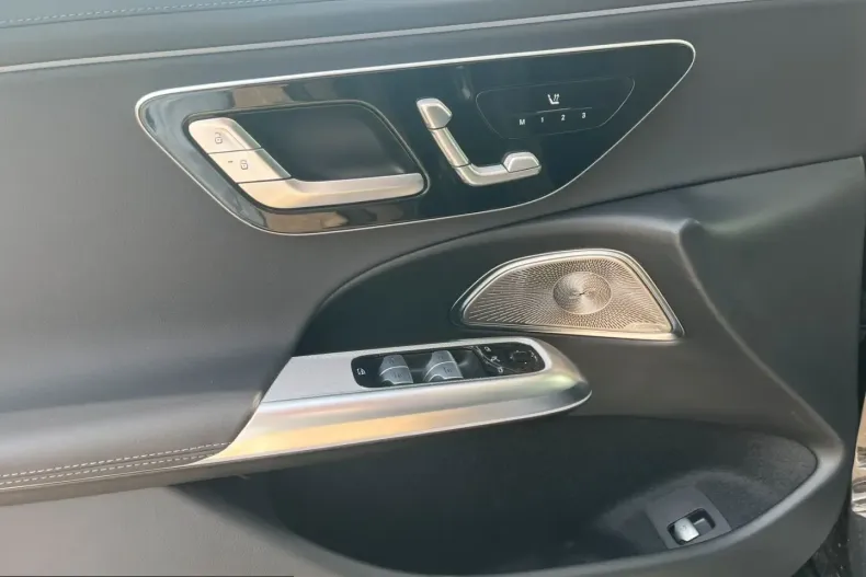 Mercedes-Benz E 450 (Clasa E) din 2025 cu 8.459 km - oferta MER201601 - foto 5