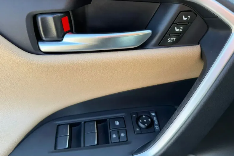 Toyota RAV4 din 2025 cu 7.940 km - oferta TOY201614 - foto 21