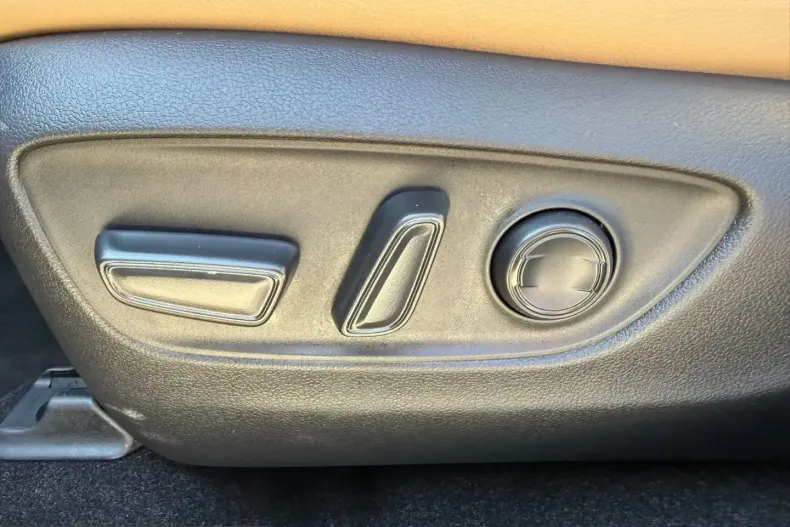 Toyota RAV4 din 2025 cu 7.940 km - oferta TOY201614 - foto 23