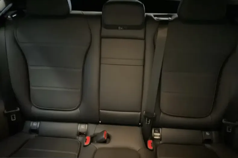 Mercedes-Benz GLC 300 (Clasa GLC) din 2025 cu 5.555 km - oferta MER201619 - foto 11