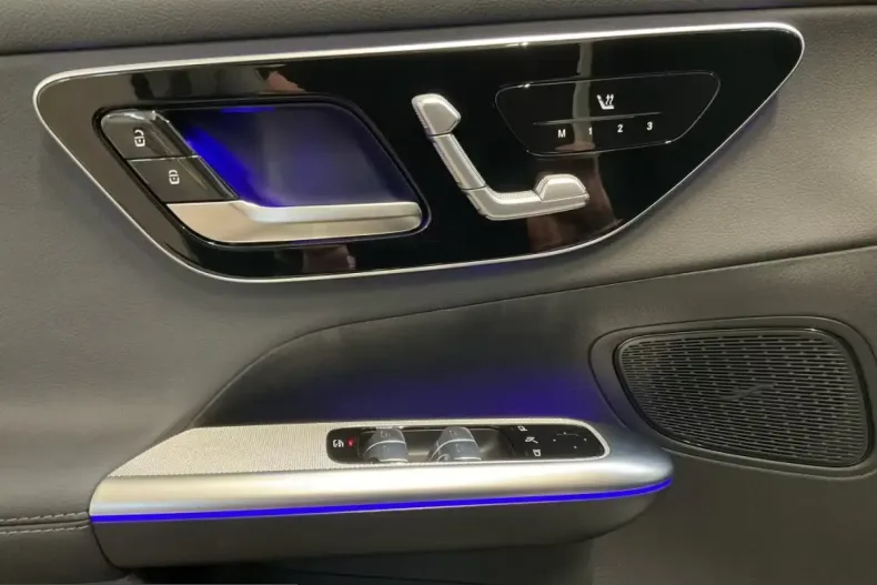 Mercedes-Benz GLC 300 (Clasa GLC) din 2025 cu 5.555 km - oferta MER201619 - foto 12