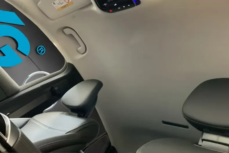 Mercedes-Benz GLC 300 (Clasa GLC) din 2025 cu 5.555 km - oferta MER201619 - foto 13