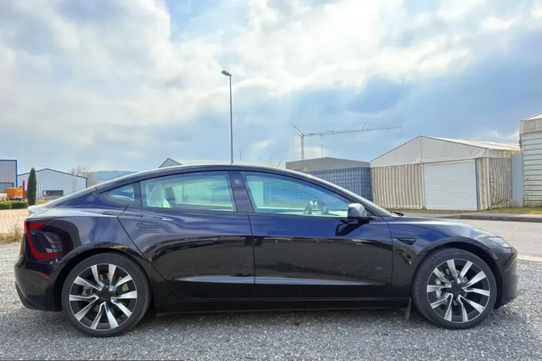 Tesla Model 3 din 2023 cu 41.000 km - oferta TES201636 - foto 4