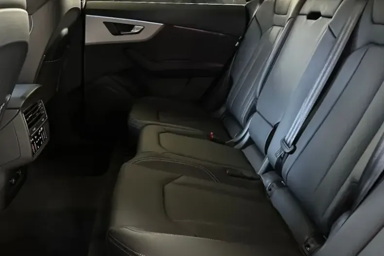 Audi SQ8 din 2025 cu 1.100 km - oferta AUD201642 - foto 21