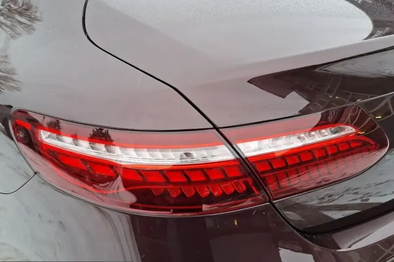 Mercedes-Benz E 220 (Clasa E) din 2023 cu 46.268 km - oferta MER201643 - foto 12