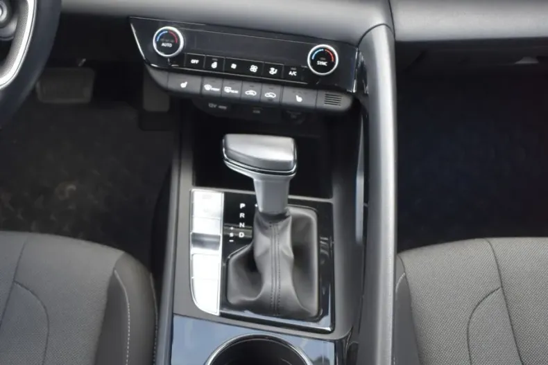 Hyundai Elantra din 2022 cu 68.558 km - oferta HYU201709 - foto 32