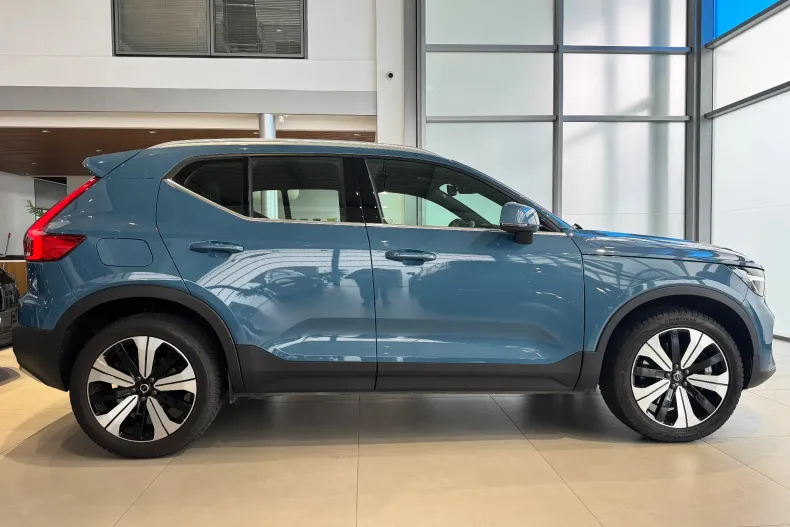 Volvo XC40 din 2023 cu 28.000 km - oferta VOL201796 - foto 4
