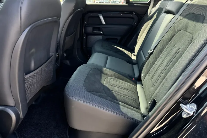 Land Rover Defender din 2022 cu 43.433 km - oferta LAN201821 - foto 11