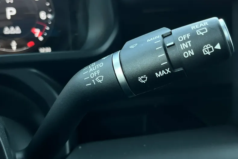 Land Rover Defender din 2022 cu 43.433 km - oferta LAN201821 - foto 21