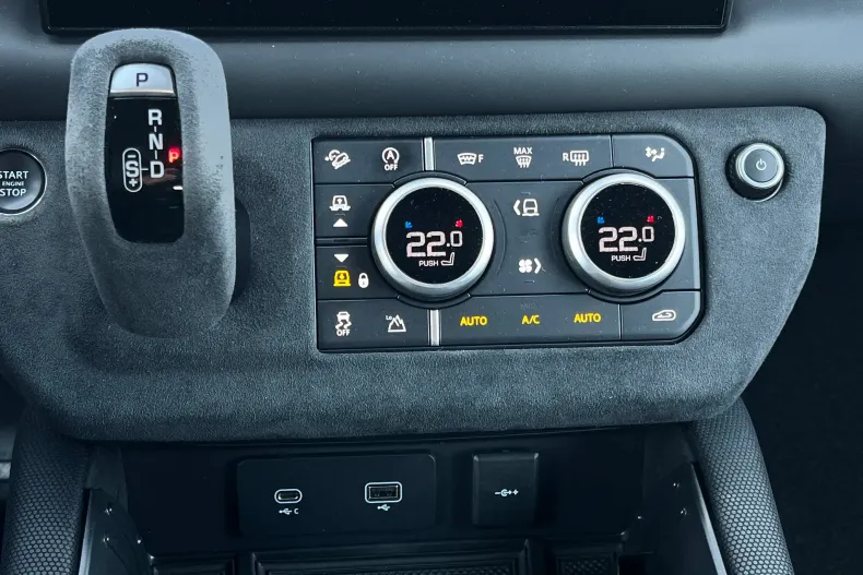 Land Rover Defender din 2022 cu 43.433 km - oferta LAN201821 - foto 24