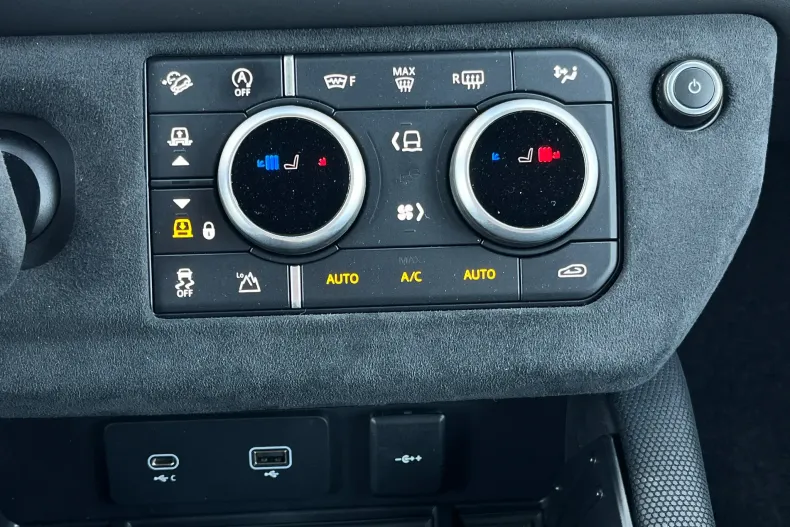 Land Rover Defender din 2022 cu 43.433 km - oferta LAN201821 - foto 30