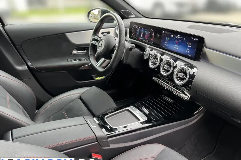 Mercedes-Benz A 200 (Clasa A) din 2024 cu 15.000 km - oferta MER201873 - foto 13