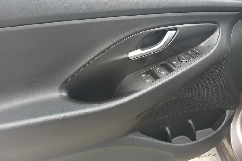 Hyundai i30 din 2023 cu 42.480 km - oferta HYU201902 - foto 9