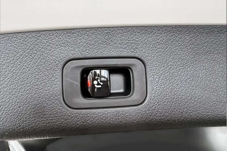 Mercedes-Benz GLC din 2025 cu 9.500 km - oferta MER201921 - foto 21