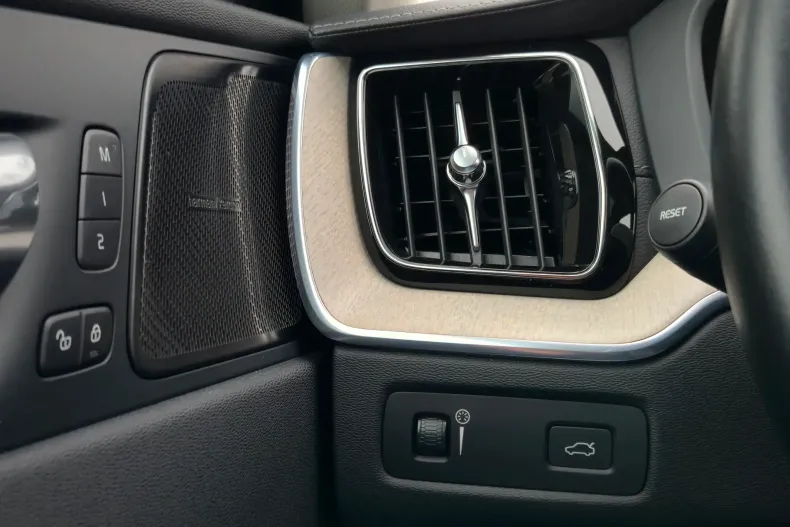 Volvo XC60 din 2020 cu 165.200 km - oferta VOL201929 - foto 32