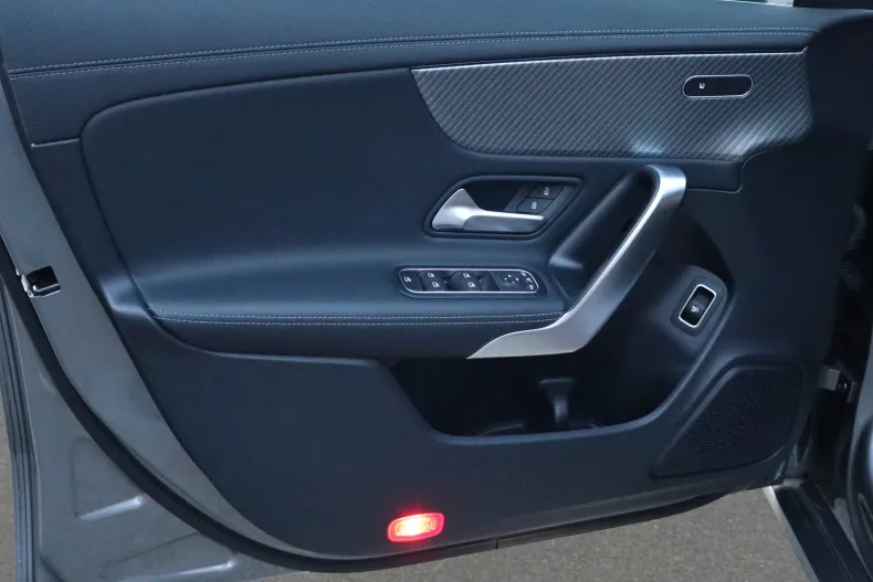 Mercedes-Benz CLA (Clasa CLA) din 2024 cu 10.775 km - oferta MER201953 - foto 10