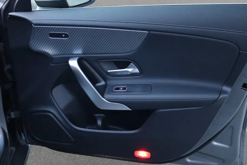 Mercedes-Benz CLA (Clasa CLA) din 2024 cu 10.775 km - oferta MER201953 - foto 11