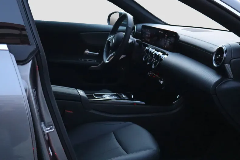 Mercedes-Benz CLA (Clasa CLA) din 2024 cu 10.775 km - oferta MER201953 - foto 13