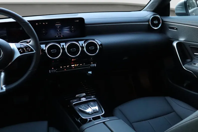 Mercedes-Benz CLA (Clasa CLA) din 2024 cu 10.775 km - oferta MER201953 - foto 16