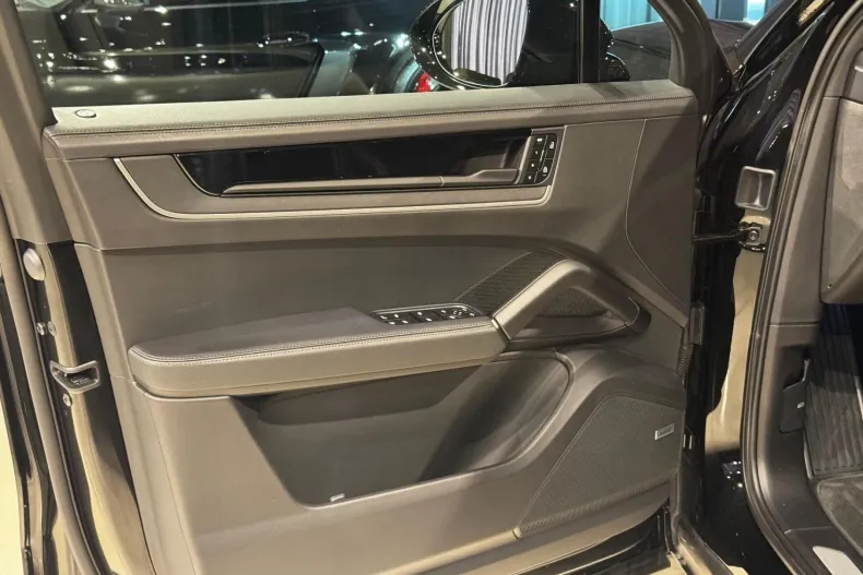 Porsche Cayenne din 2024 cu 12.000 km - oferta POR201968 - foto 9