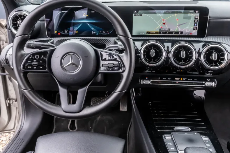 Mercedes-Benz A 180 (Clasa A) din 2020 cu 175.000 km - oferta MER202081 - foto 19