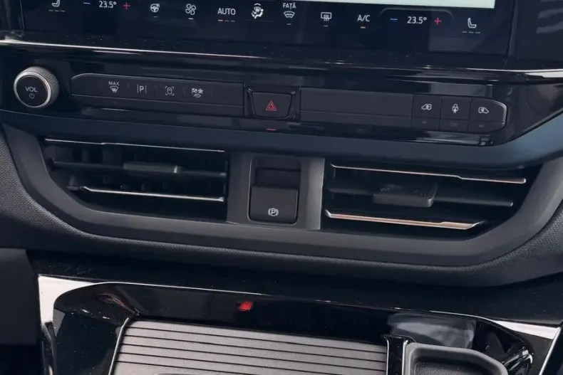 Ford Tourneo Custom din 2024 cu 4.132 km - oferta FOR202082 - foto 22