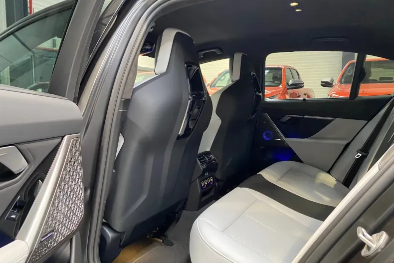 BMW M5 (Seria 5) din 2026 cu 20 km - oferta BMW202096 - foto 20