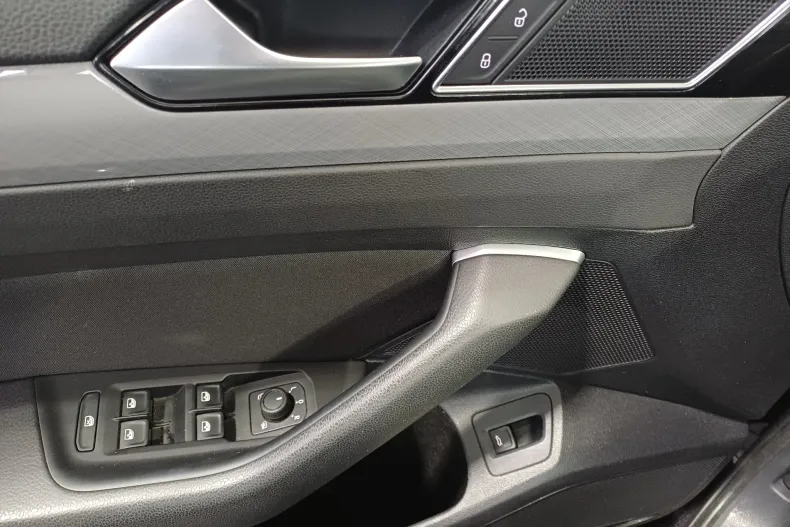 Volkswagen Passat din 2022 cu 48.485 km - oferta VOL202114 - foto 8