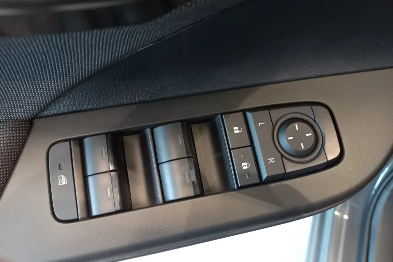 Toyota C-HR din 2025 cu 10 km - oferta TOY202130 - foto 14