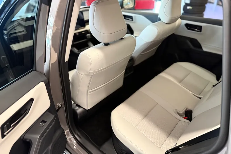 Toyota RAV4 din 2026 cu 10 km - oferta TOY202179 - foto 11